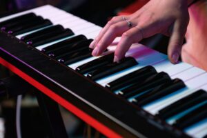 Centrale C op een piano